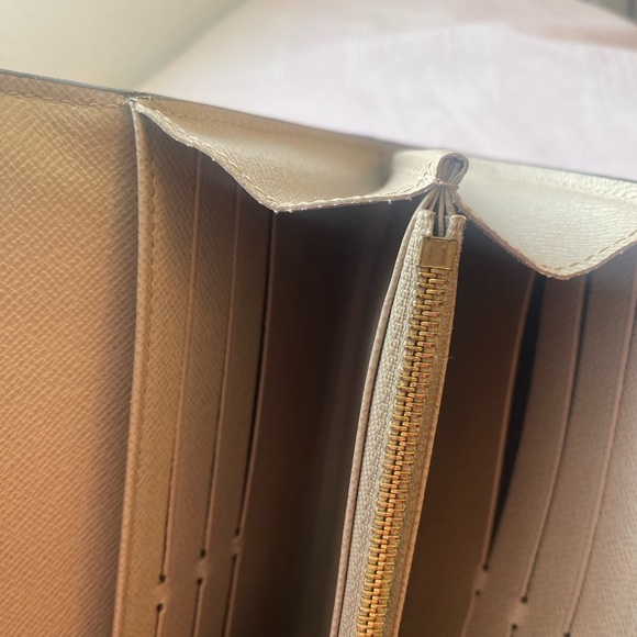 LV Twist  Wallet - Picture 13 of 15